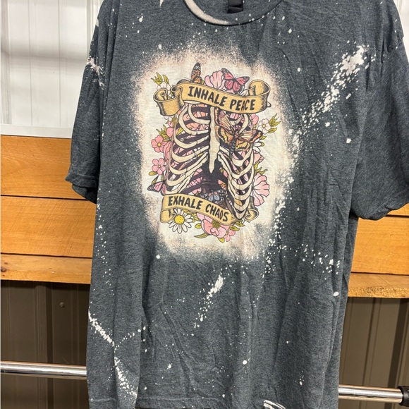 Tops - Graphic Gray T-Shirt